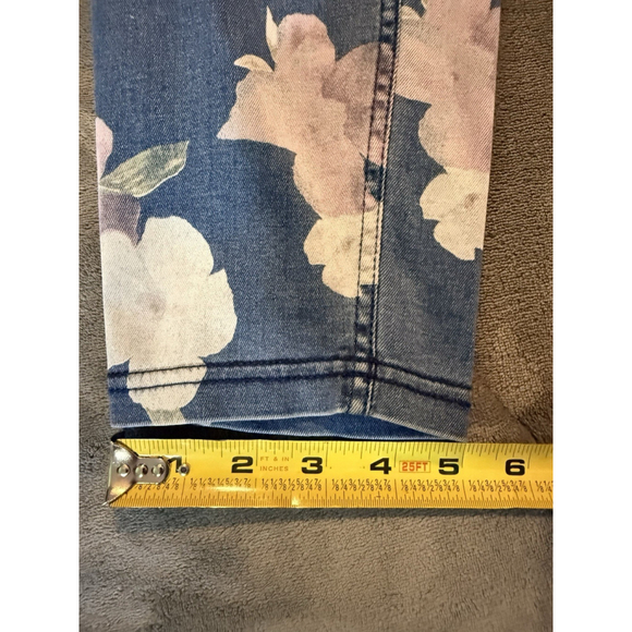 Hue Legging Jeans With White Flowers Denim Elastic Waist Size Small - Picture 4 of 13